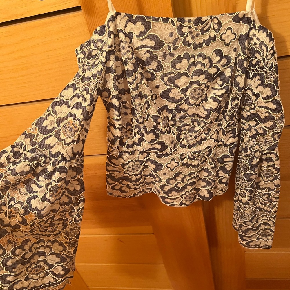 BCBG TOP